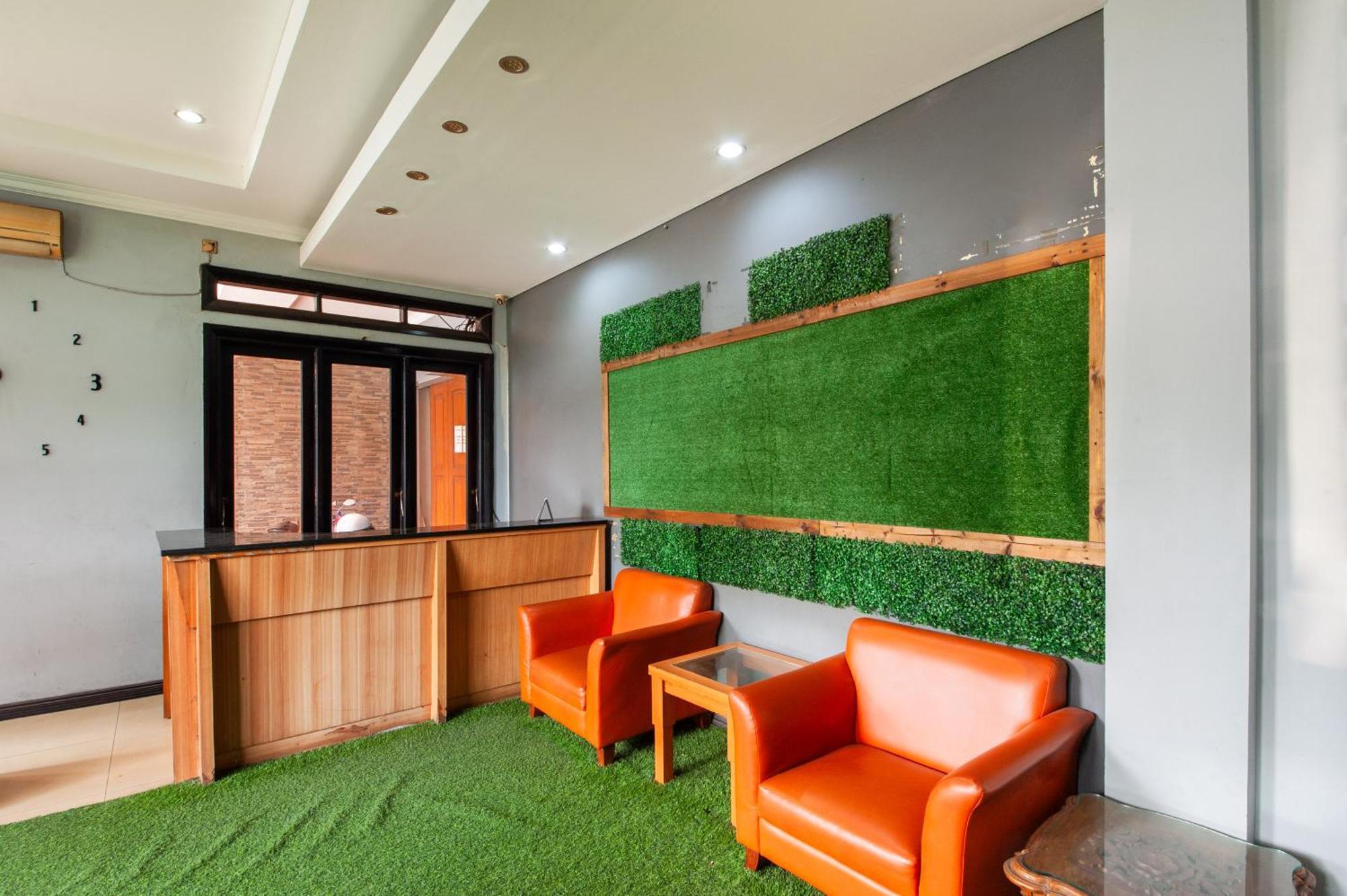 Reddoorz Plus Near Kelapa Dua Kebon Jeruk Jakarta Exterior foto