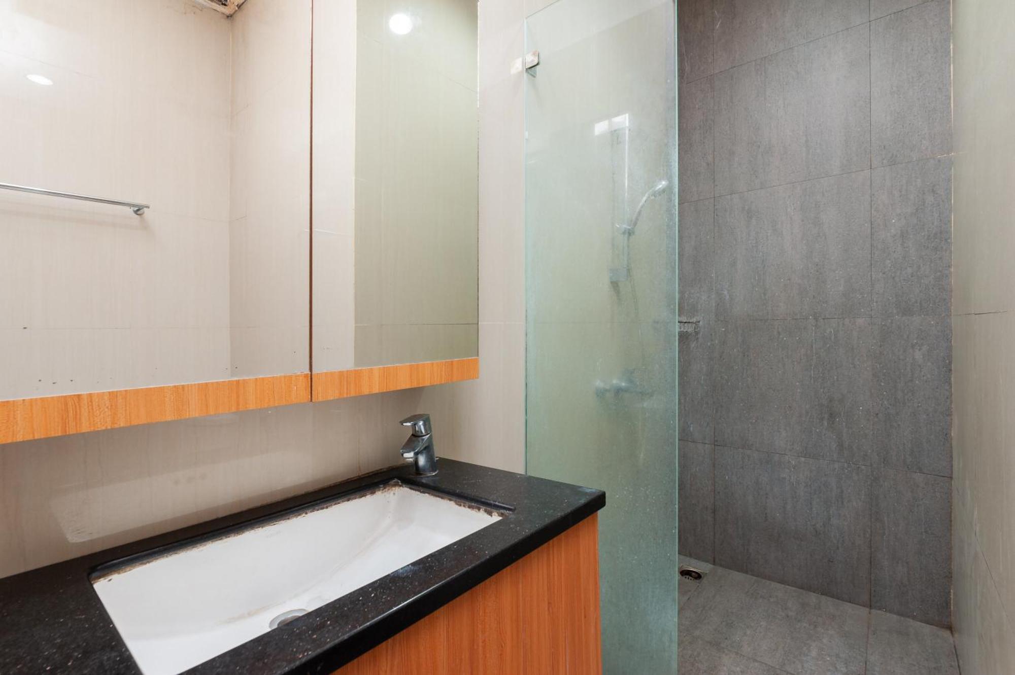 Reddoorz Plus Near Kelapa Dua Kebon Jeruk Jakarta Exterior foto
