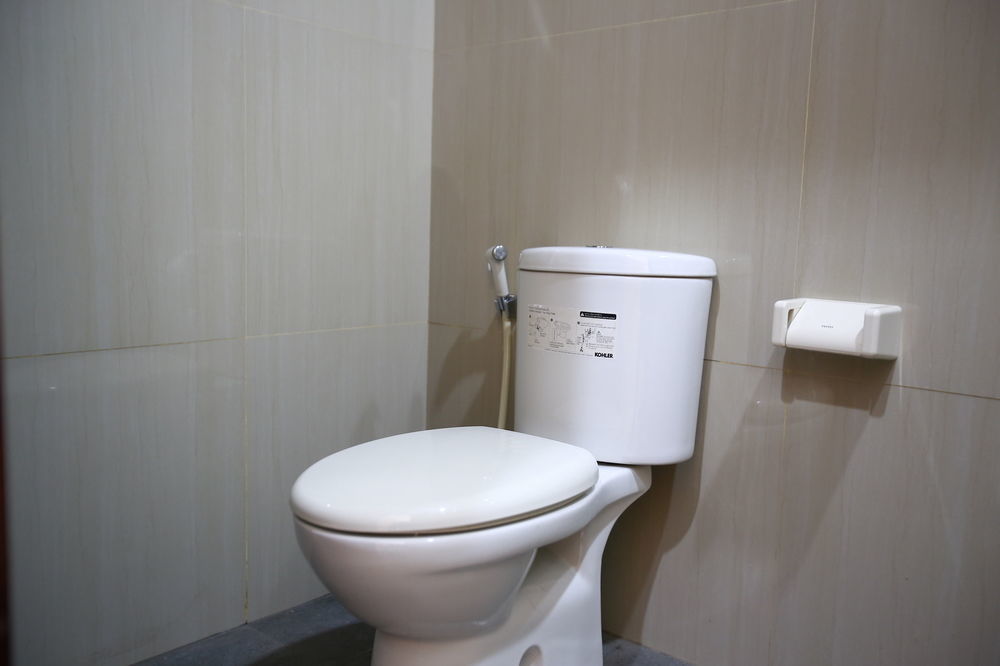 Reddoorz Plus Near Kelapa Dua Kebon Jeruk Jakarta Exterior foto